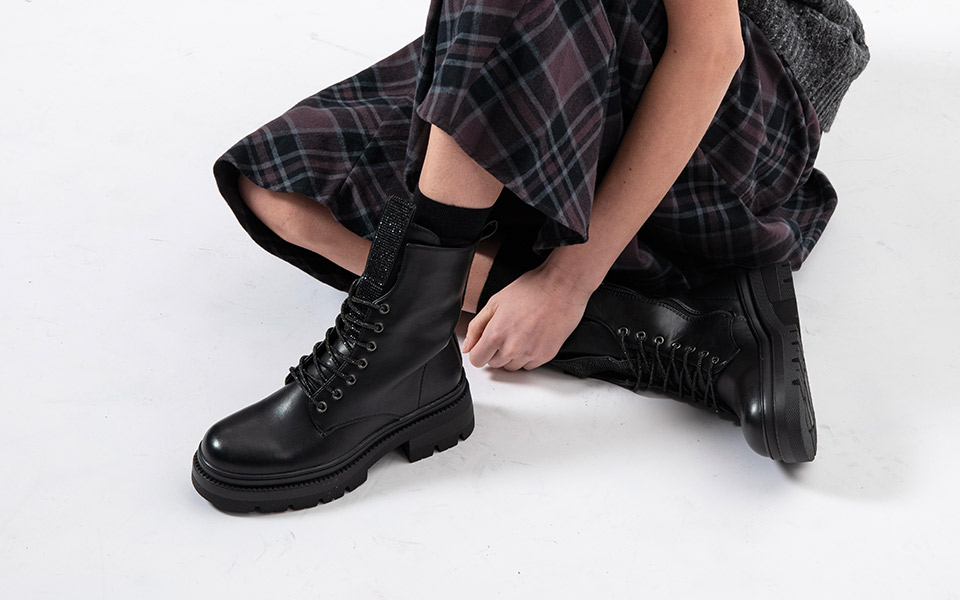 COMBAT BOOTS