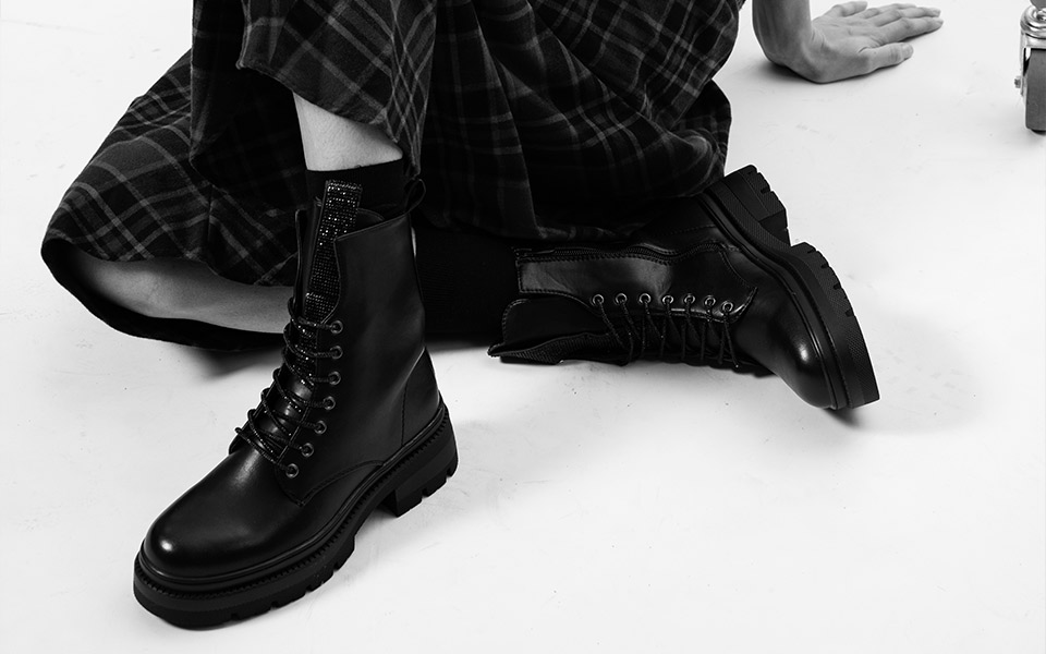 COMBAT BOOTS