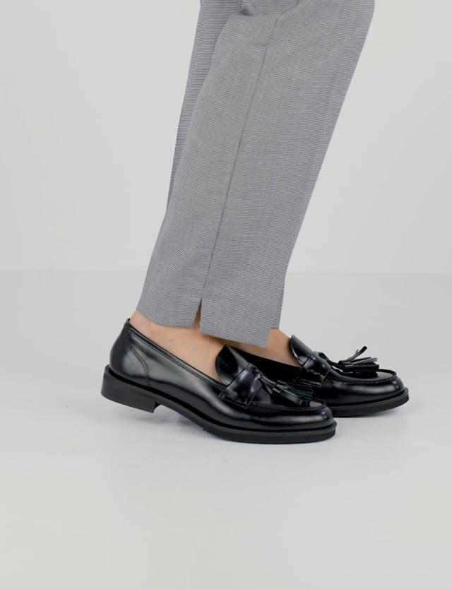 Loafers heel 2 cm black leather