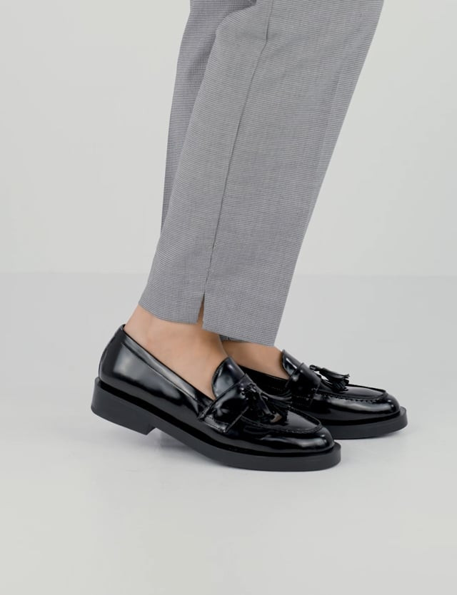 Loafers heel 2 cm black leather