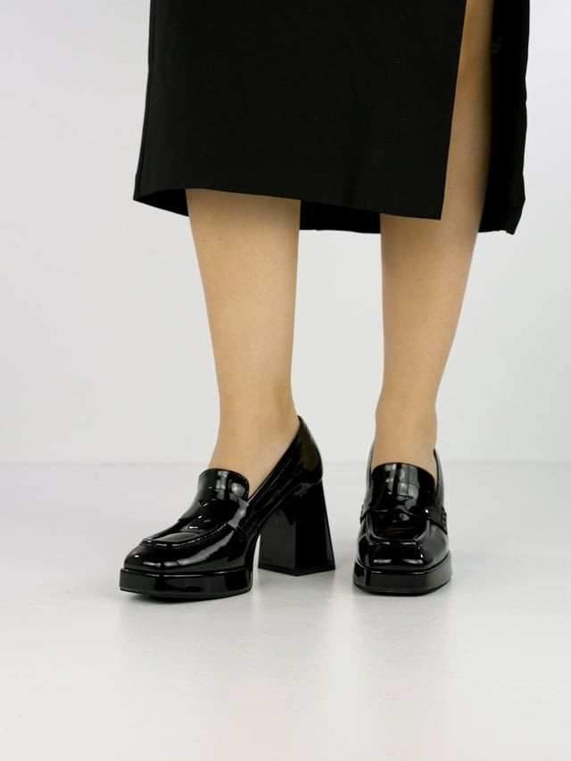 Loafers heel 7 cm black patent