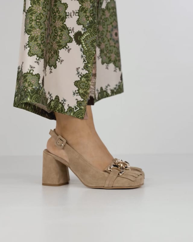 Décolleté e slingback tacco 7cm camoscio beige