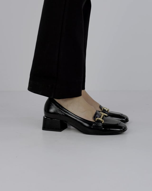 Loafers heel 3 cm black patent