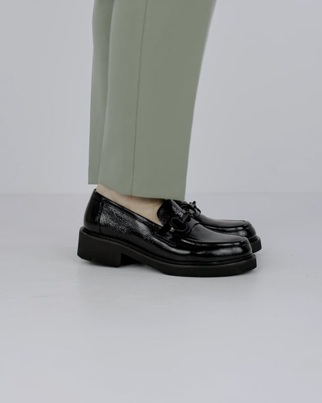 Loafers heel 3 cm black patent