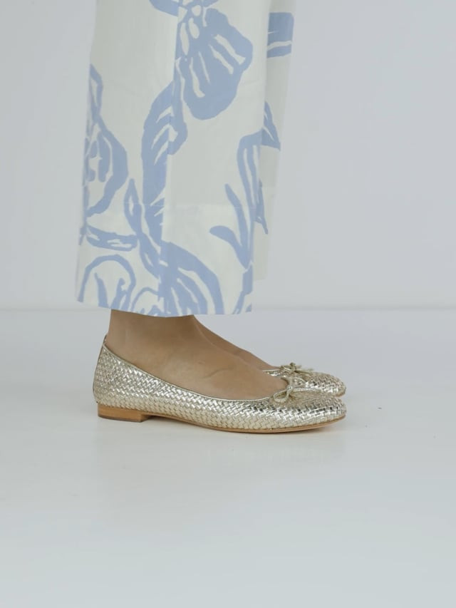 Flat shoes with gold heel best sale