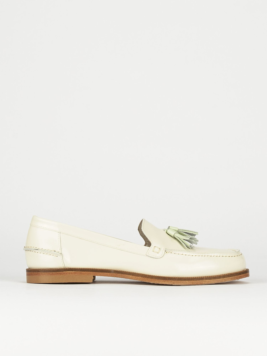 Loafers heel 2 cm beige leather