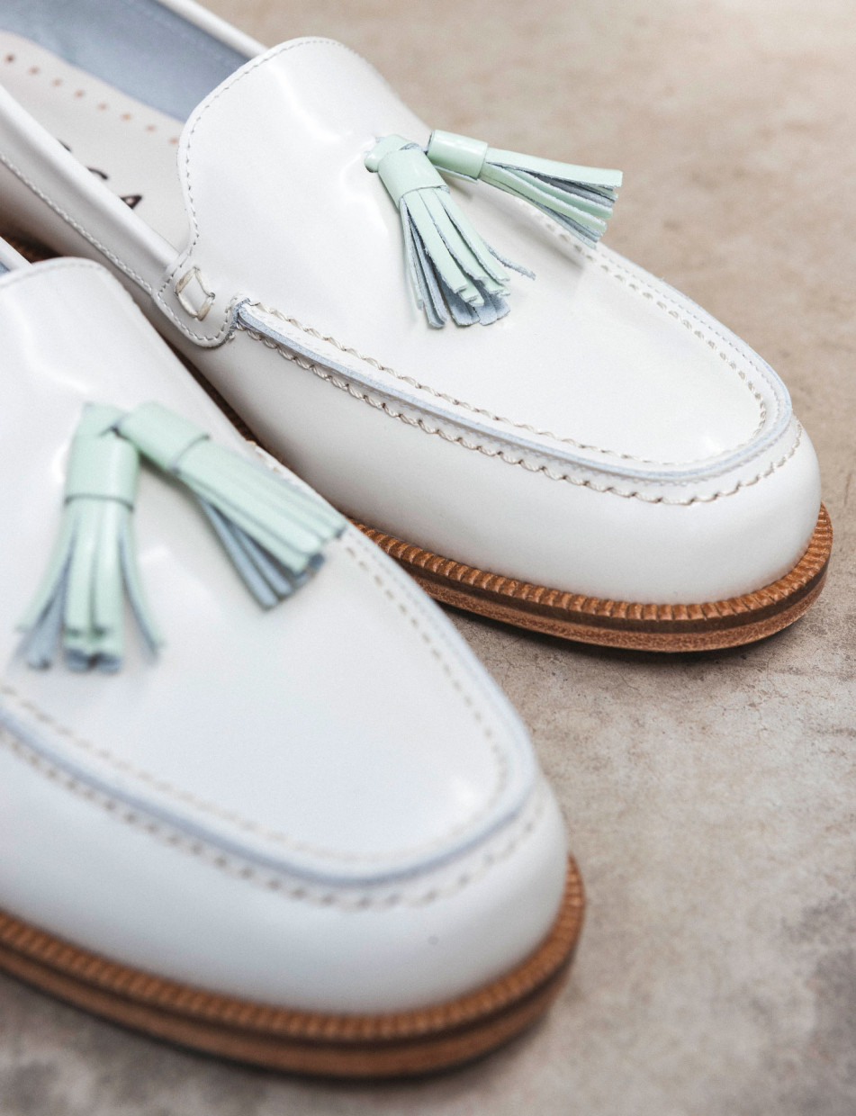 Loafers heel 2 cm beige leather