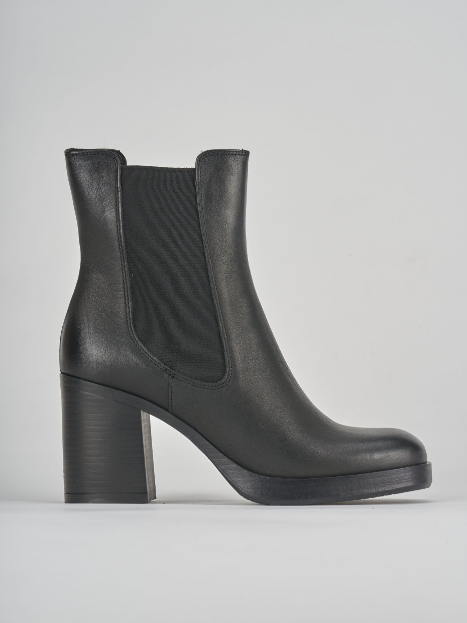 Stivaletto tacco 8cm nero pelle