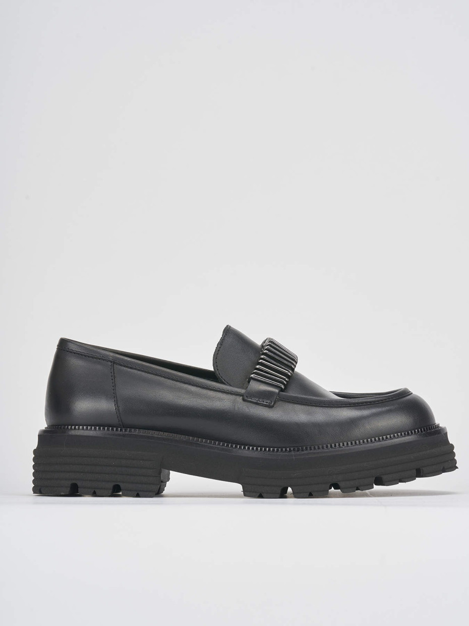 Loafers heel 2 cm black leather