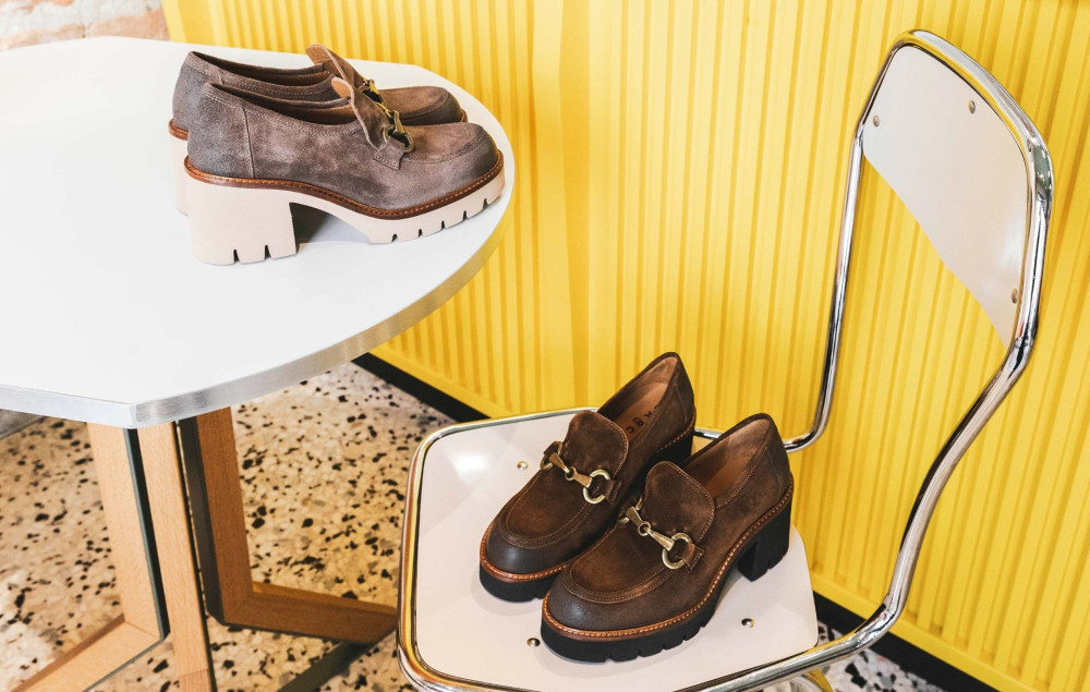 Loafers heel 6 cm brown suede