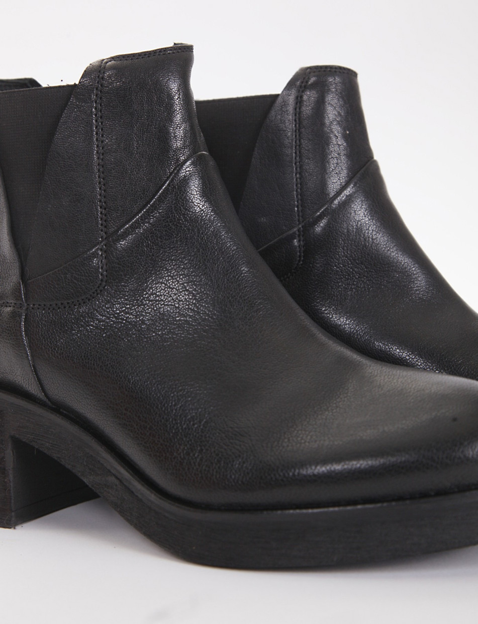 High heel ankle boots heel 5 cm black leather