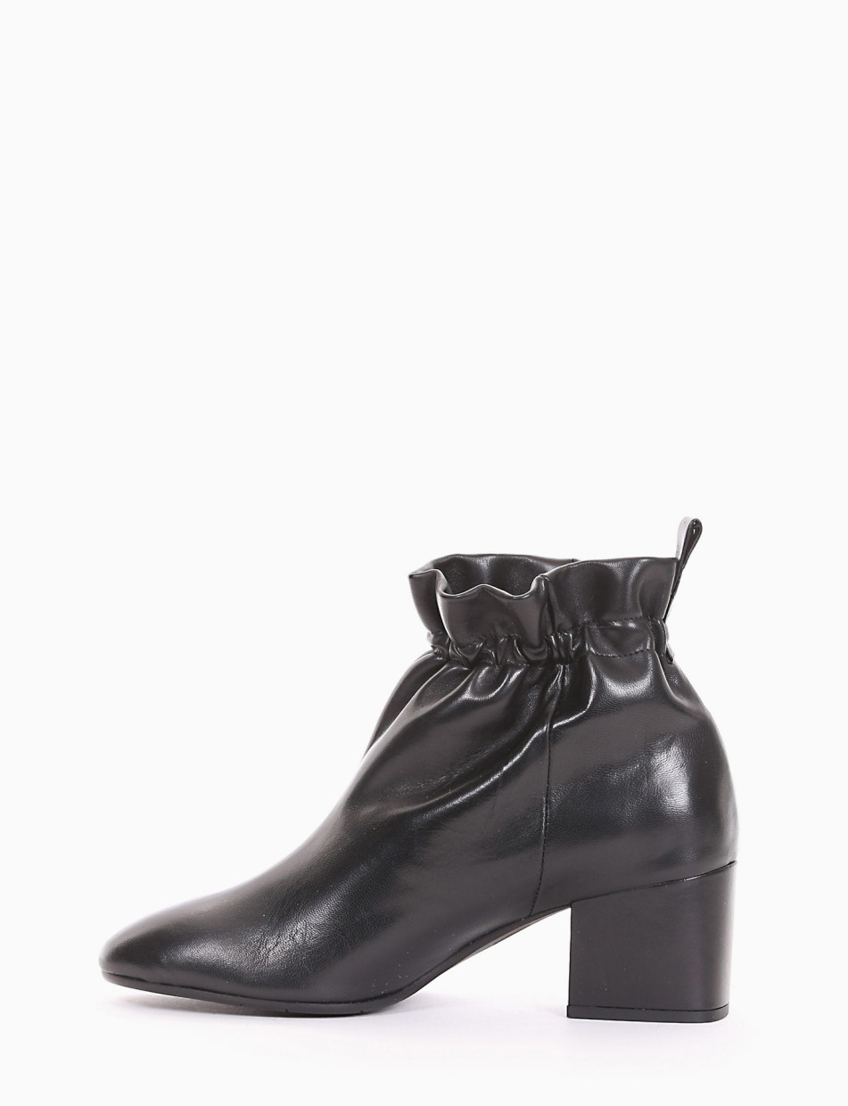 High heel ankle boots heel 5 cm black leather