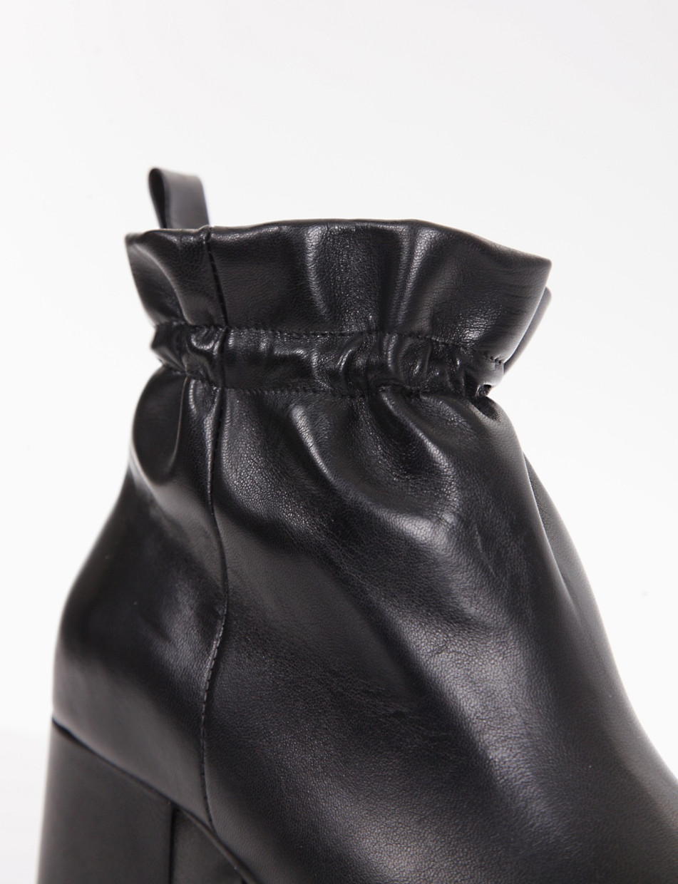 High heel ankle boots heel 5 cm black leather