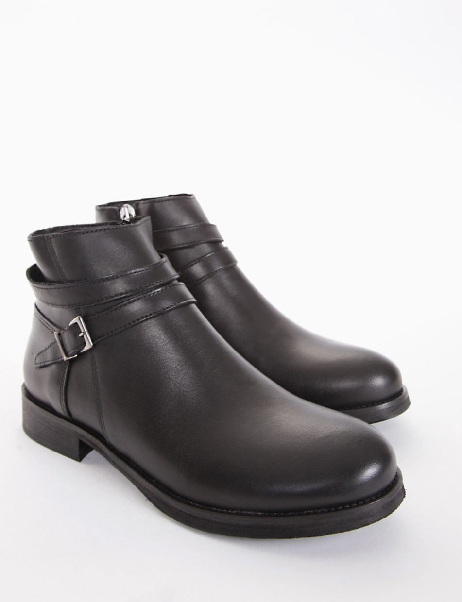 stivaletto tacco 2 cm nero