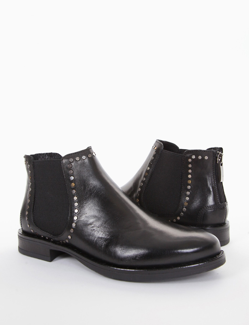 stivaletto tacco 2 cm nero