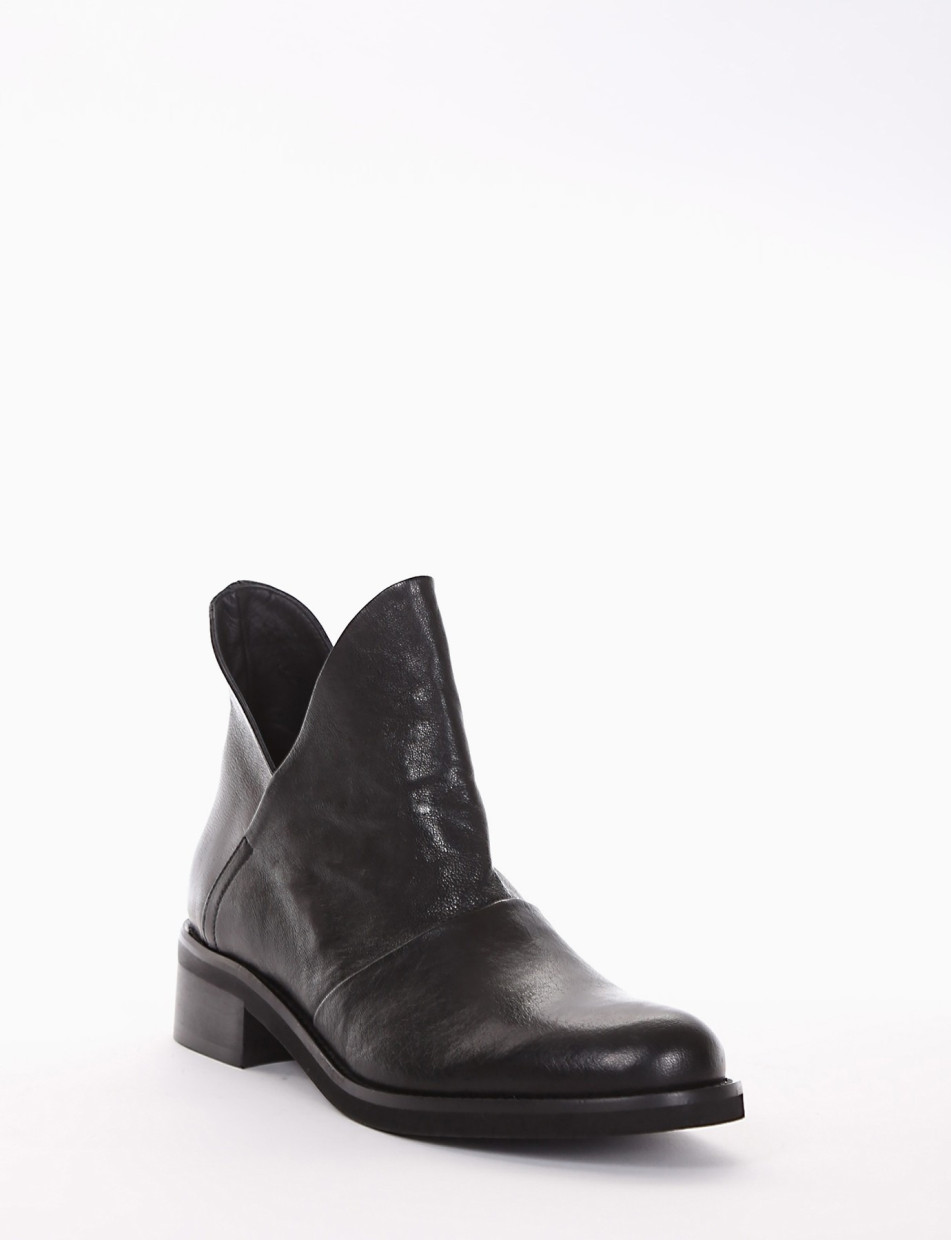 stivaletto tacco 2 cm nero