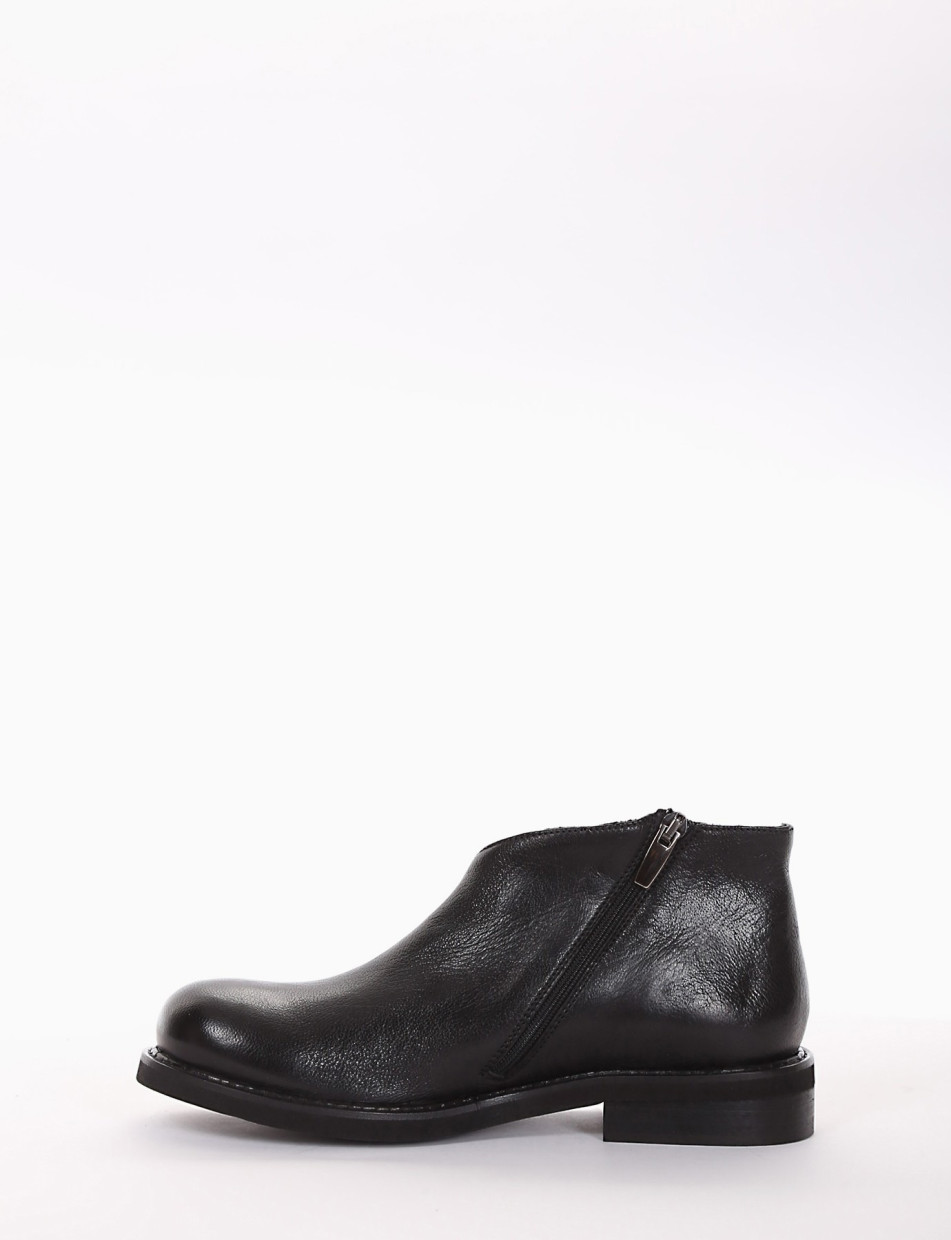 stivaletto tacco 2 cm nero