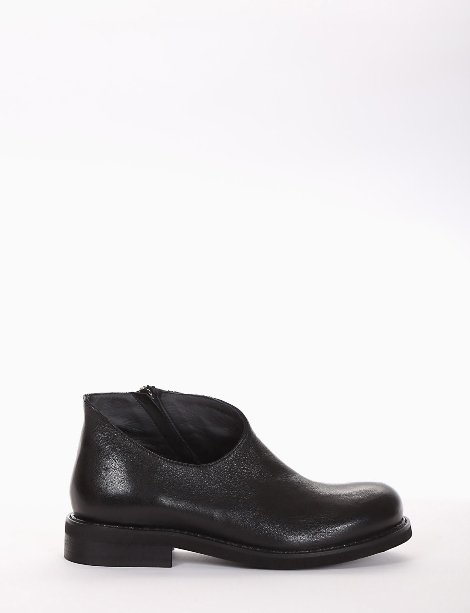 stivaletto tacco 2 cm nero