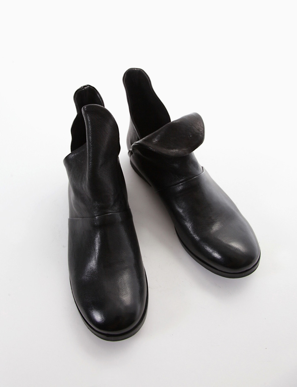 stivaletto tacco 2cm nero