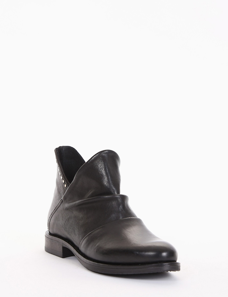 stivaletto tacco 2 cm nero