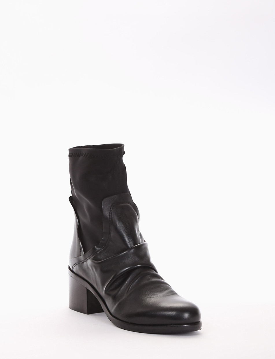 stivaletto tacco 5 cm nero