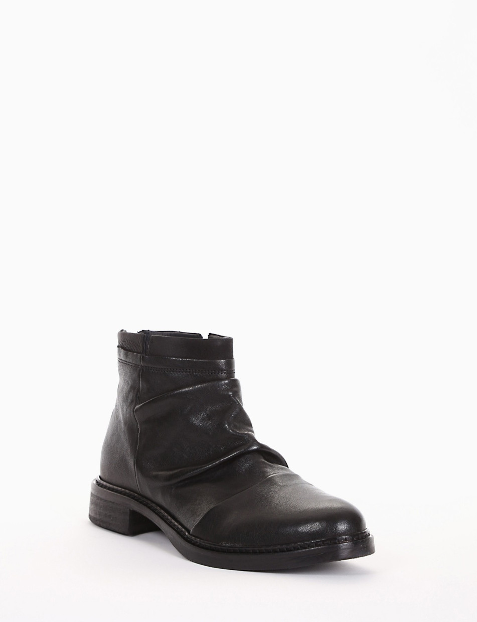 stivaletto tacco 2 cm nero