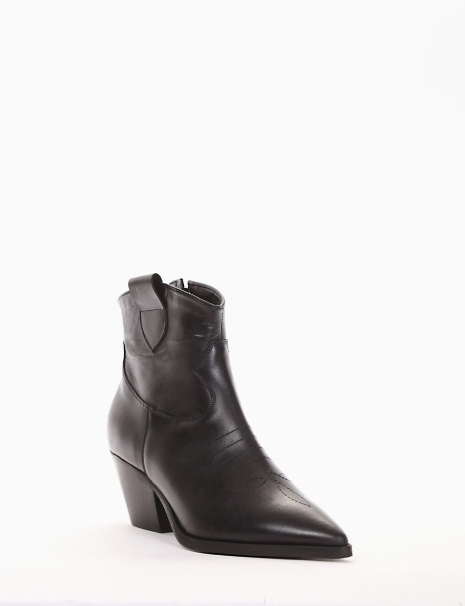 High heel ankle boots heel 5 cm black leather