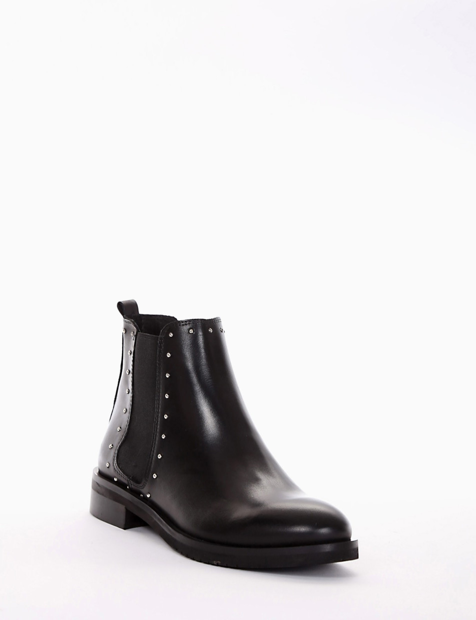 stivaletto tacco 2 cm nero