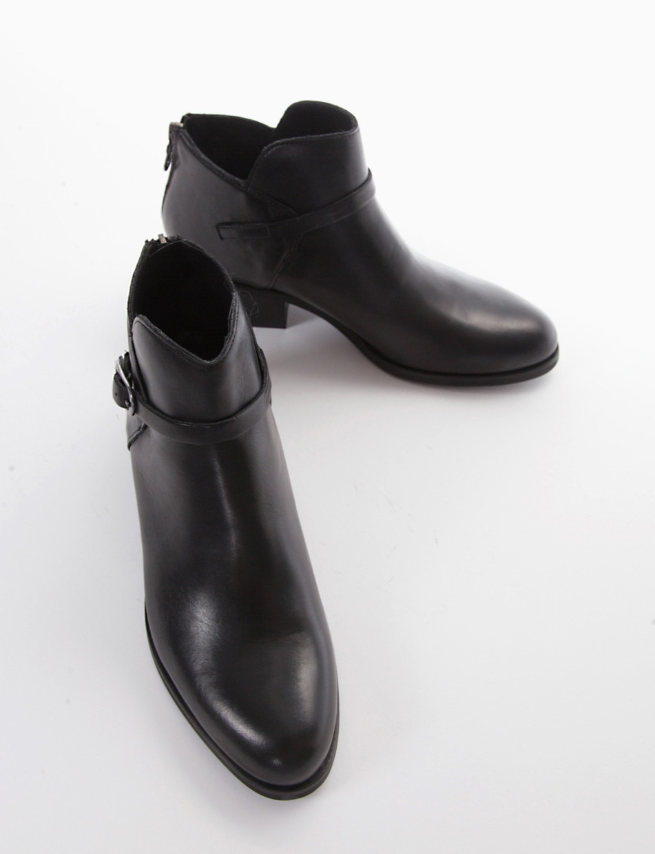 stivaletto tacco 2 cm nero