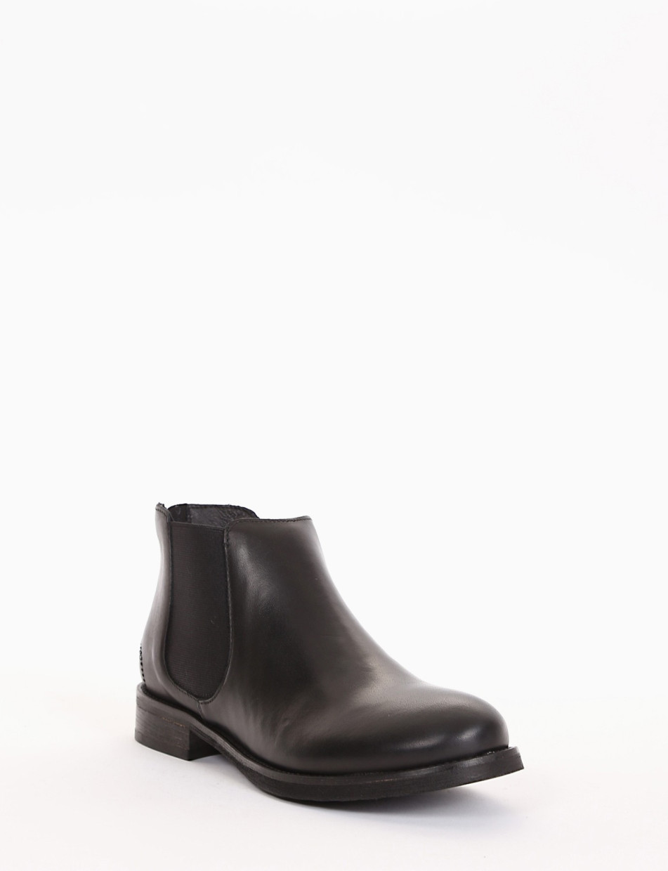 stivaletto tacco 2 cm nero