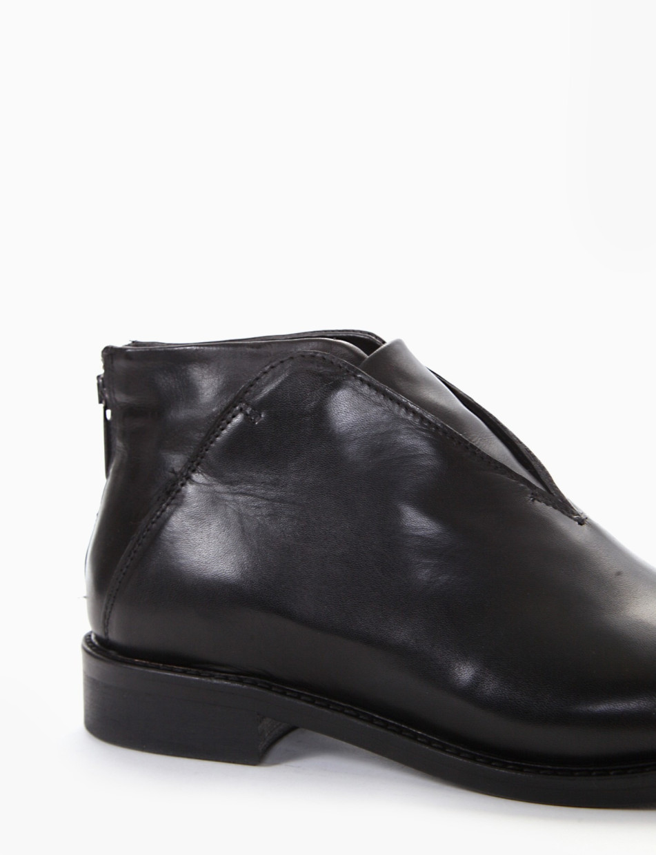 Stivaletto tacco 2 cm nero