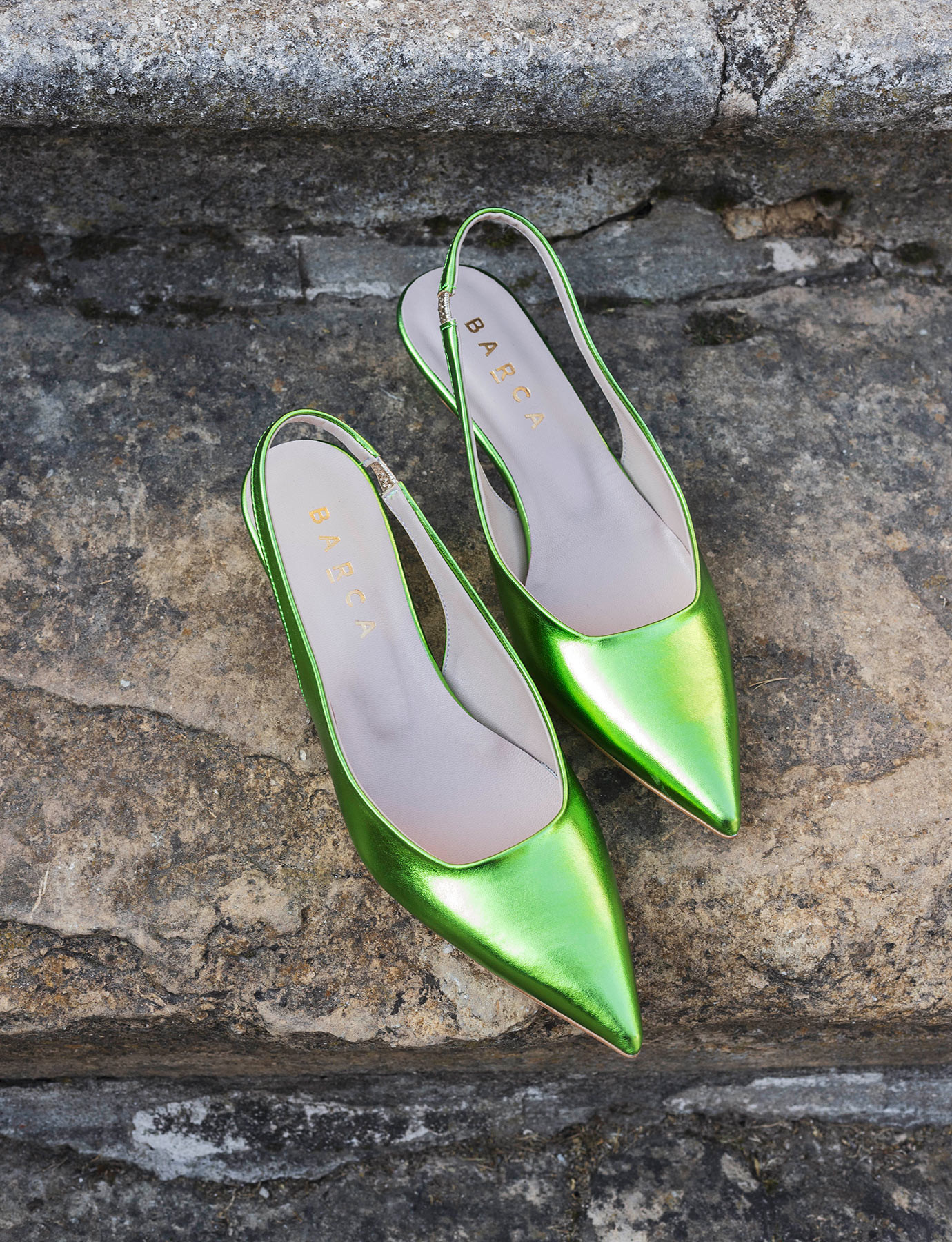 Green pointed toe clearance pumps